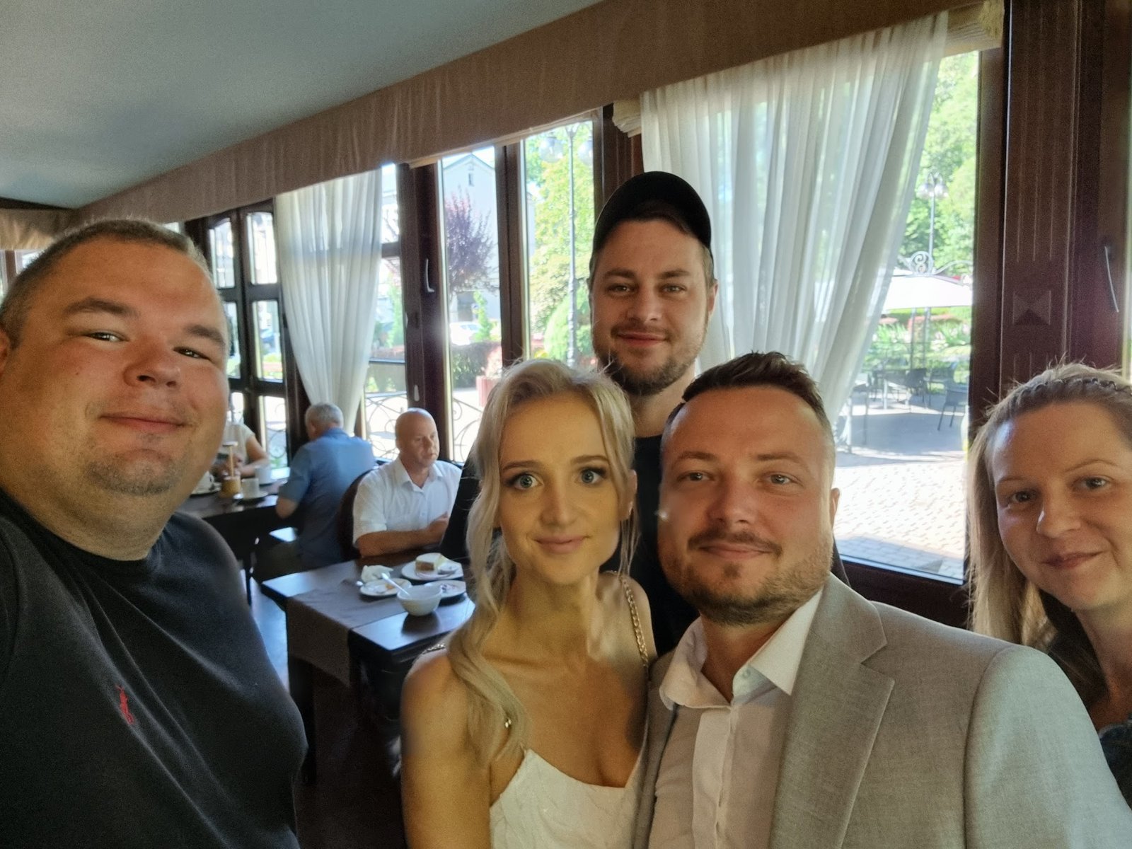 Adrian z parą młodą